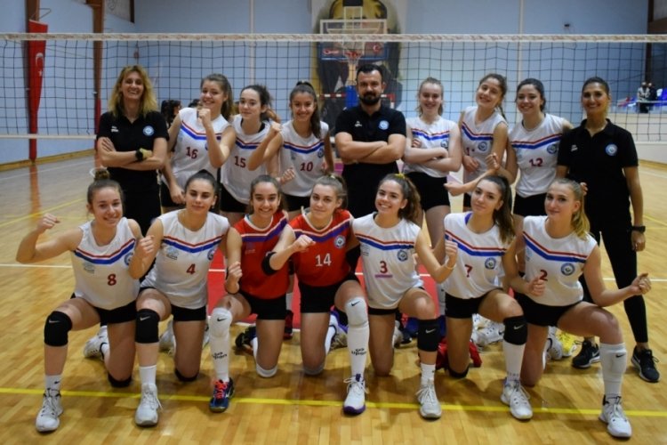 Bursa Nil&uuml;fer'in gen&ccedil; sultanları sezona galibiyetle başladı