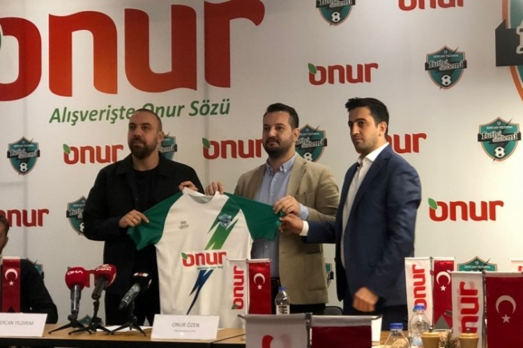 Onur Market'ten Futbol Akademisi'ne destek