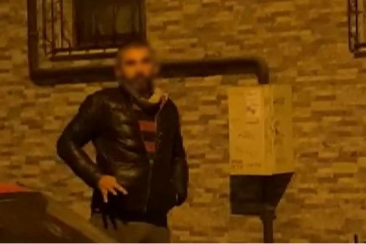 Bı&ccedil;aklı saldırgan mahalle sakinlerini korkutuyor