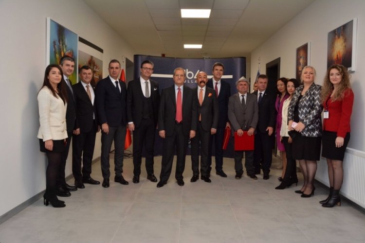 "Sihirli Işığın G&uuml;c&uuml;" resim sergisi &nbsp;Bursa'da sanatseverlerle buluştu