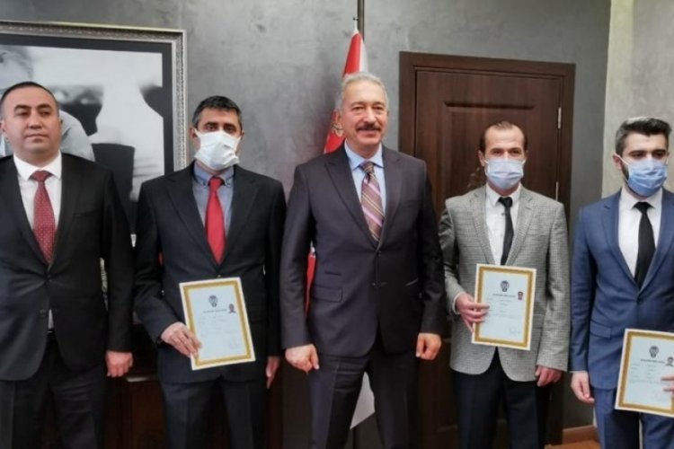Yalova Valisi o polisleri &ouml;d&uuml;llendirdi! 223 ayrı kamerayı izleyip buldular