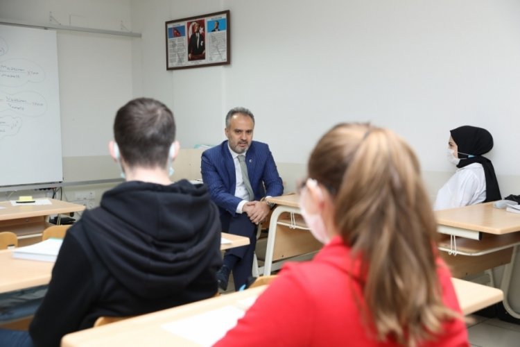Bursa B&uuml;y&uuml;kşehir gen&ccedil;leri &uuml;niversiteye hazırlıyor