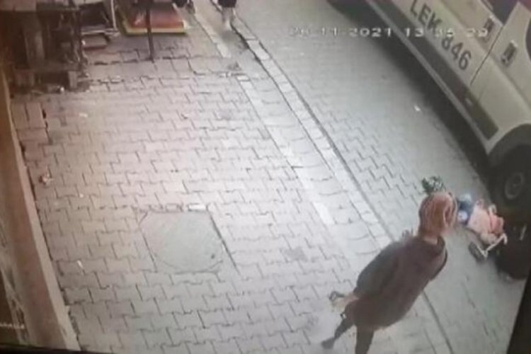 Minik Vedat okul servis minib&uuml;s&uuml;n&uuml;n altında kaldı