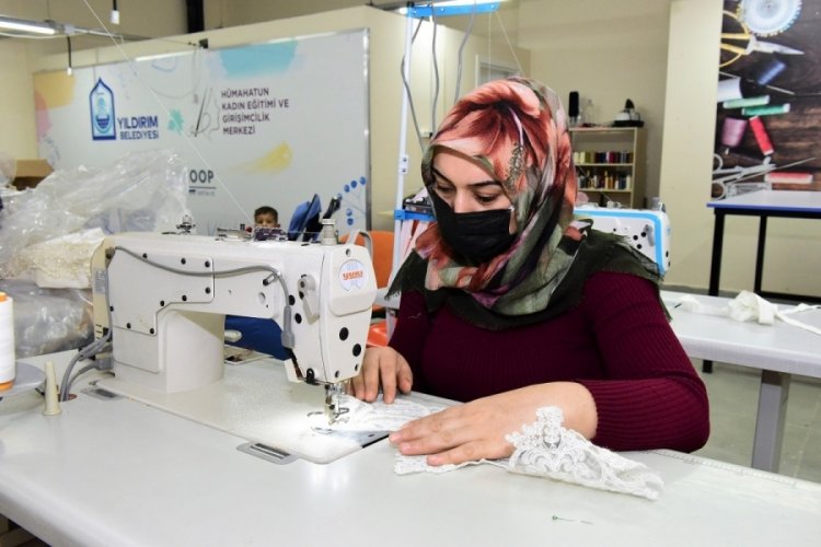 Bursa Yıldırımın anneleri &ouml;ğreniyor, &ccedil;ocuklar eğleniyor