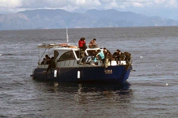 Yunanlılar g&ouml;&ccedil;menleri &ouml;zel tekne ile geri g&ouml;nderdi