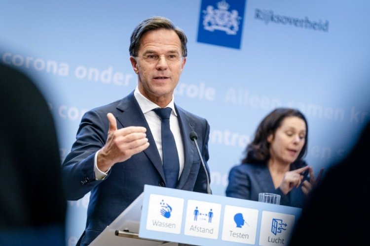 Hollanda'da Covid-19 &ouml;nlemleri sıkılaştırıldı