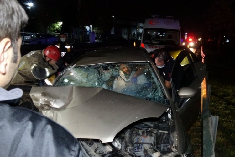 Bursa'da sıkışmalı kaza! 2'si ağır 3 yaralı