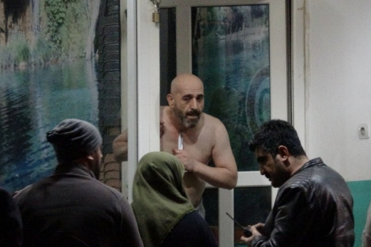 Bursa'da polisten ka&ccedil;ıp 9 kişiyi rehin aldı