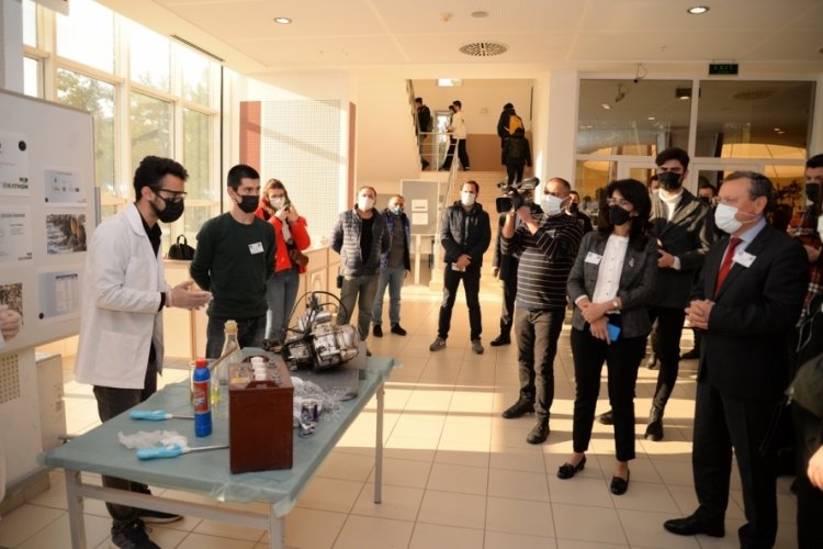 Bursa'da atıkları sanat eserine d&ouml;n&uuml;şt&uuml;rd&uuml;ler