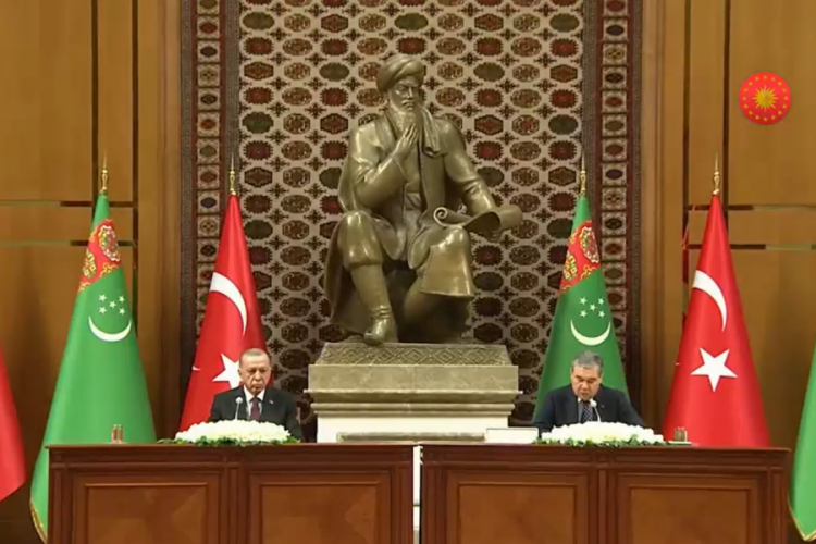 T&uuml;rkmenistan'da ortak anlaşmalar imzalandı