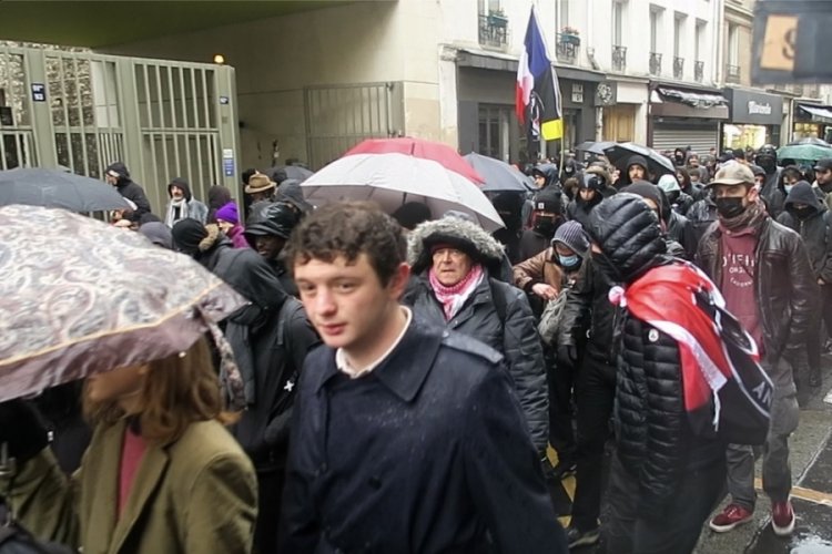 Paris'te faşizm ve İslamofobi karşıtı y&uuml;r&uuml;y&uuml;ş d&uuml;zenlendi