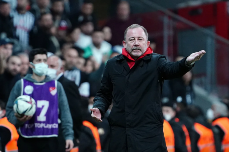 Sergen Yal&ccedil;ın: T&uuml;rkiye'de oyun artık sahada değil televizyon &ouml;n&uuml;nde oynanıyor