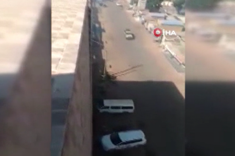 Burkina Faso'da halk artan ter&ouml;r saldırıları nedeniyle h&uuml;k&uuml;meti protesto etti