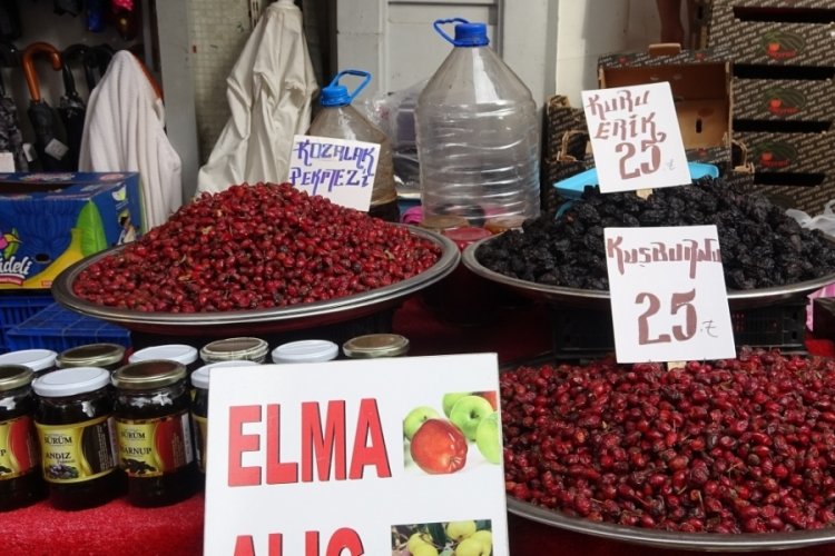Bu tezgahtaki marmelatlar şifa deposu
