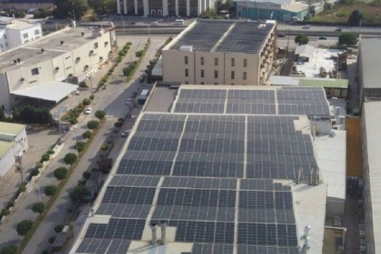 Bursa'da fabrikasına kurduğu g&uuml;neş panelleriyle tasarruf ediyor