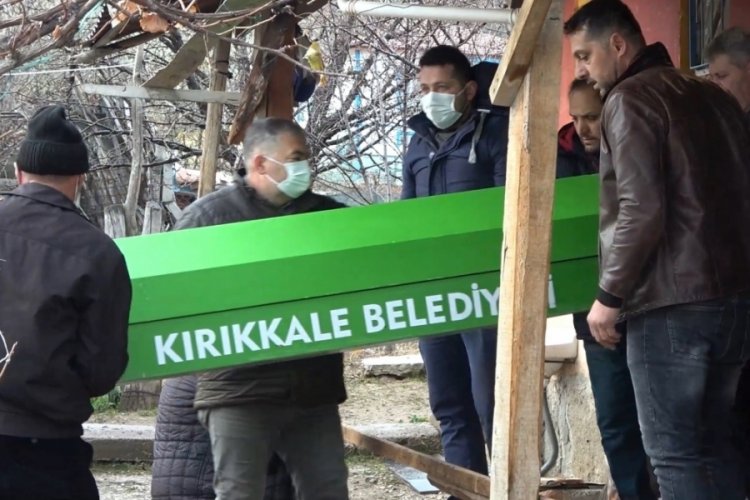 Alışveriş i&ccedil;in babasını uyandırmaya gitti, yatağında &ouml;l&uuml; buldu