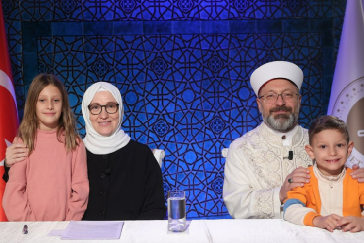 Diyanet İşleri Başkanı Erbaş'tan bekarlara &ccedil;ağrı: Sorumluluktan ka&ccedil;mayın
