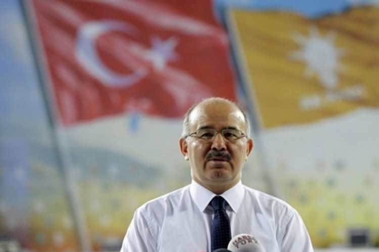 Eski Milli Eğitim Bakanı &Ccedil;elik'in Atat&uuml;rk ile ilgili s&ouml;zlerine tepki yağıyor