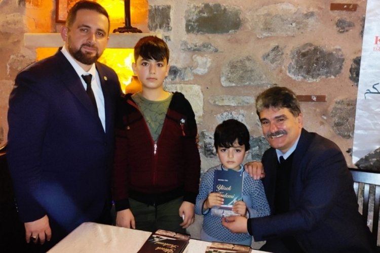 Bursa'da 300 yetimin y&uuml;z&uuml; imza g&uuml;n&uuml;yle g&uuml;ld&uuml;