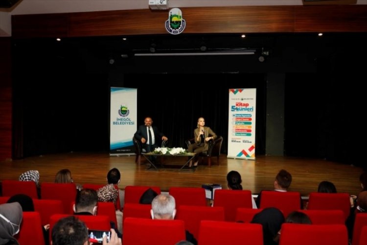 Bursa kitap g&uuml;nlerinin finalini Pelin &Ccedil;ift yaptı