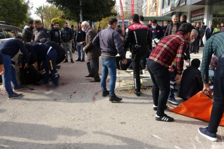 Sokak ortasında silahlı &ccedil;atışma! 3 yaralı