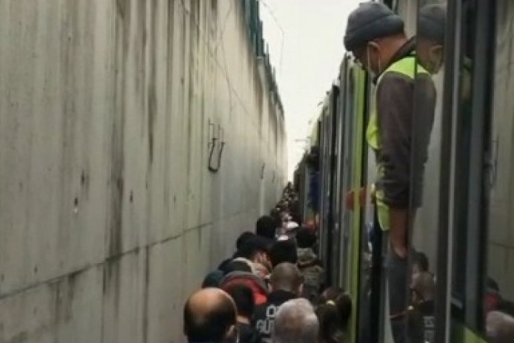 Bursa'da fırtına sebebiyle metro arıza yaptı! Yolcular tahliye edildi