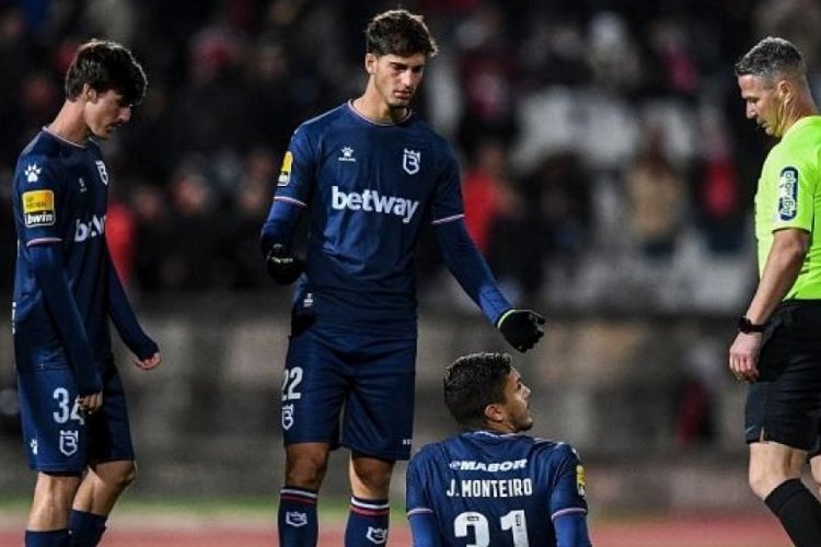 Bir futbol takımında 13 kişide Omicron varyantı tespit edildi