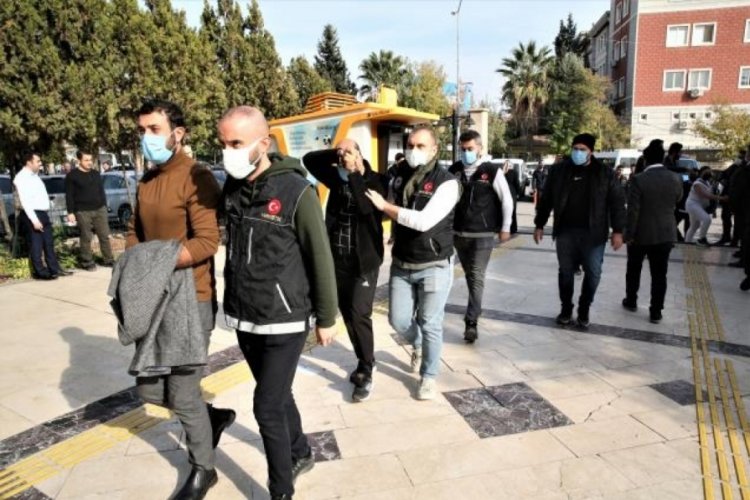 Şanlıurfa'da uyuşturucu operasyonunda yakalanan 5 ş&uuml;pheliden 3'&uuml; tutuklandı