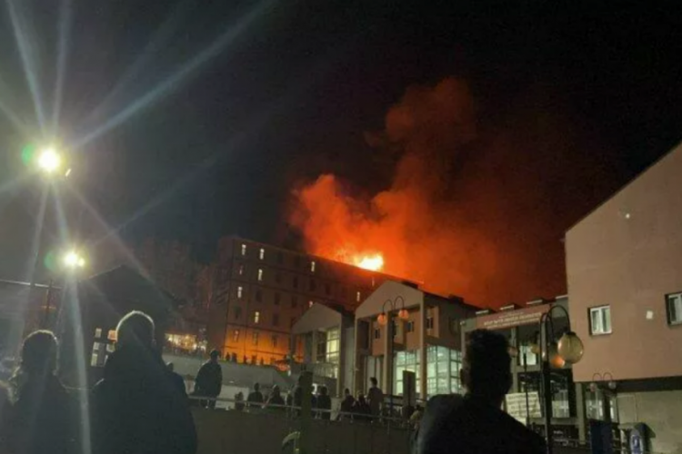 Rize'de &ouml;ğrenci yurdunda yangın &ccedil;ıktı