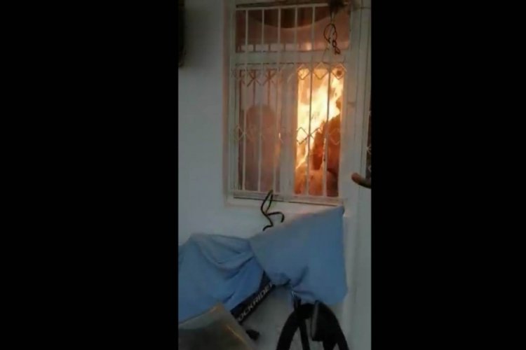 Kendini ve annesini evde diri diri yakmaya &ccedil;alıştı