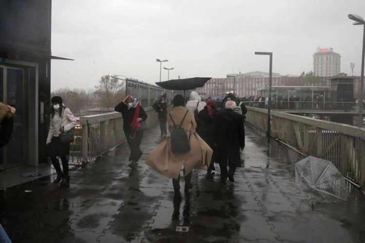 Meteoroloji'den Bursa dahil 67 kente turuncu ve sarı uyarı! B&ouml;ylesi g&ouml;r&uuml;lmedi