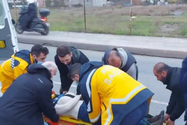 İstanbul'da yolun karşısına ge&ccedil;en kadına otomobil &ccedil;arptı