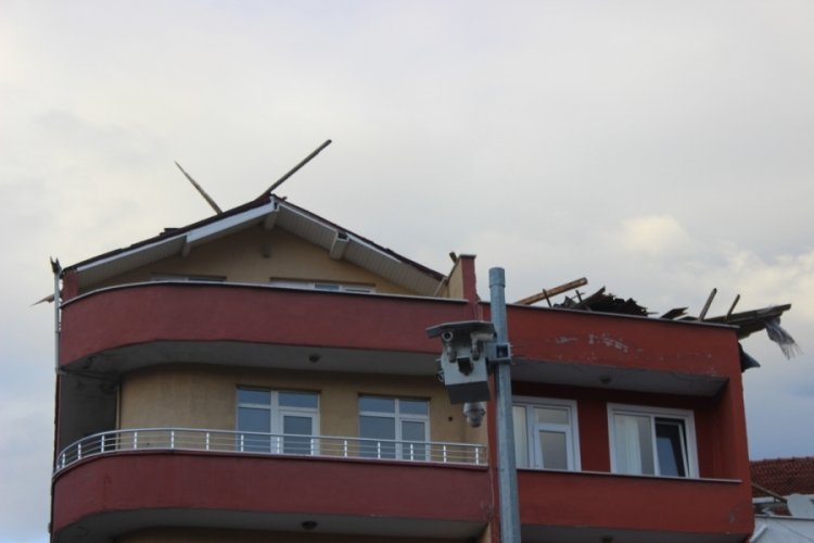 Fırtına kabusu: Onlarca &ouml;ğrenci &ouml;l&uuml;mden d&ouml;nd&uuml;