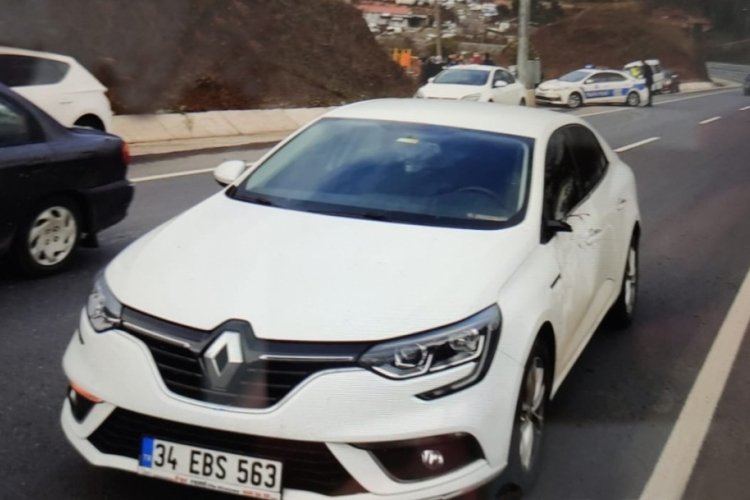Yolun karşısına ge&ccedil;meye &ccedil;alışan &ccedil;ocuğa otomobil &ccedil;arptı