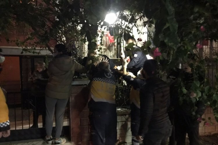 Altıncı kattan d&uuml;şerek demir korkuluklara saplanan şahıs hayatını kaybetti