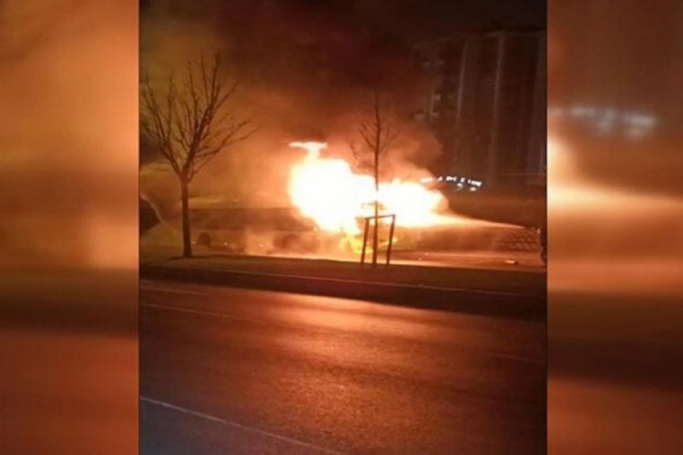 İETT otob&uuml;s&uuml; alevlere teslim oldu