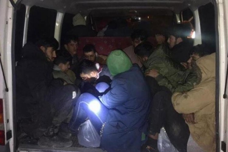Van'da 19 d&uuml;zensiz g&ouml;&ccedil;men yakalandı
