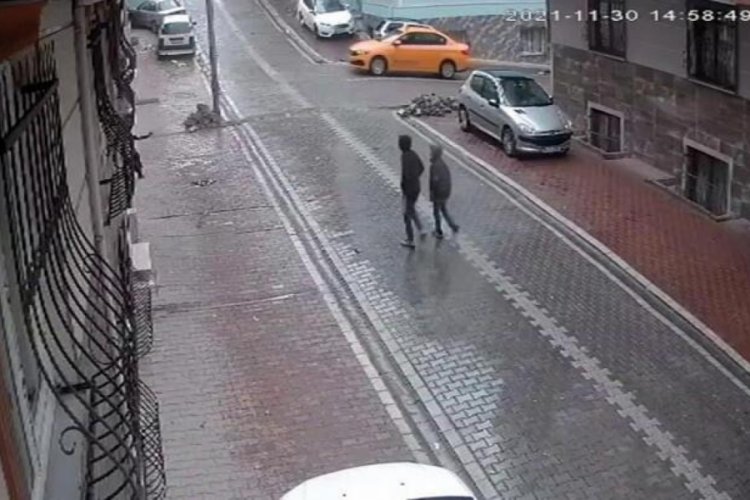 İstanbul'da iki &ccedil;ocuk binalara girip yangın &ccedil;ıkardı!