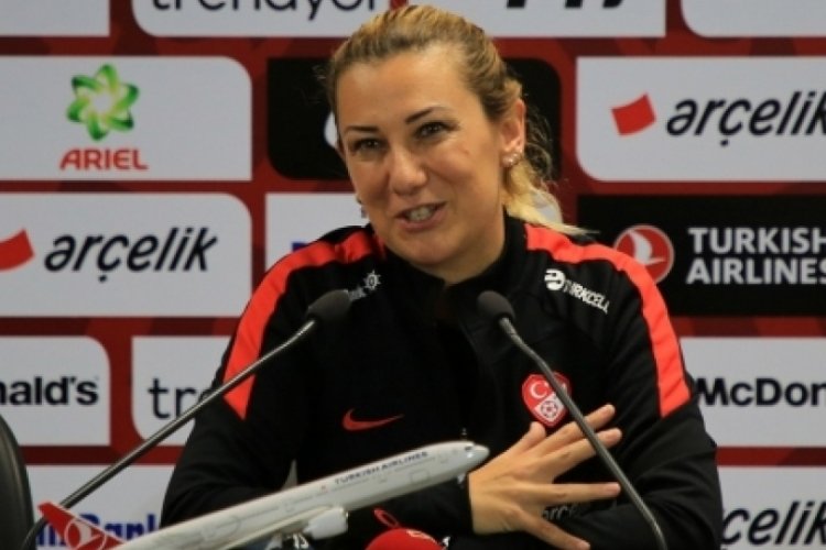 Necla G&uuml;ng&ouml;r Kıragası: Takımımla bir kez daha gurur duydum