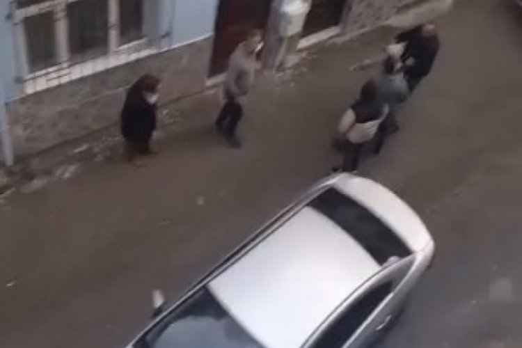 Bursa'da kaza sonrası meydana gelen kavga kameralara yansıdı