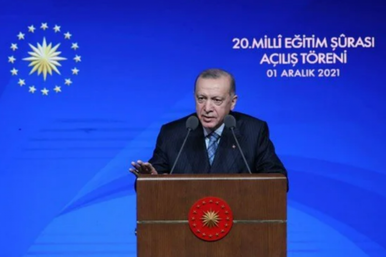 Cumhurbaşkanı Erdoğan: S&ouml;zleşmeli ve kadrolu &ouml;ğretmen ayrımını kaldırıyoruz