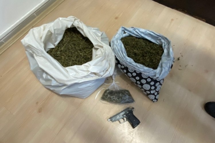 Sakarya'da 9 kilo 730 gram uyuşturucu ele ge&ccedil;irildi