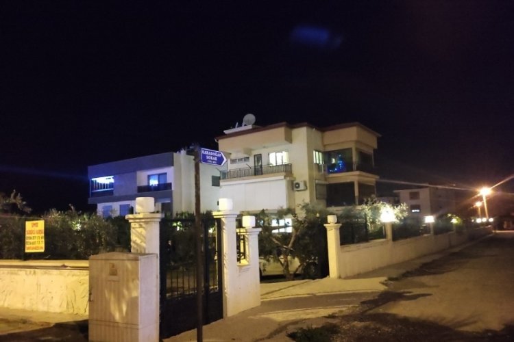 &Uuml;nl&uuml; inşaat firma sahibinin evine pompalı saldırı