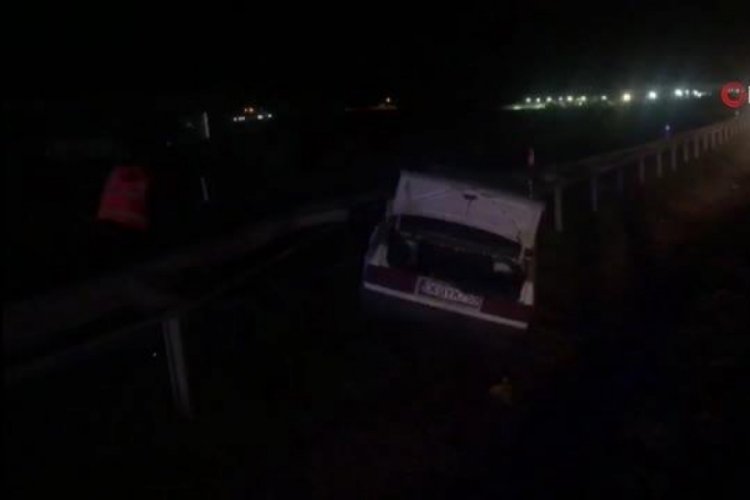 Ankara'da otomobil beton mikserine arkadan &ccedil;arptı: 3 yaralı
