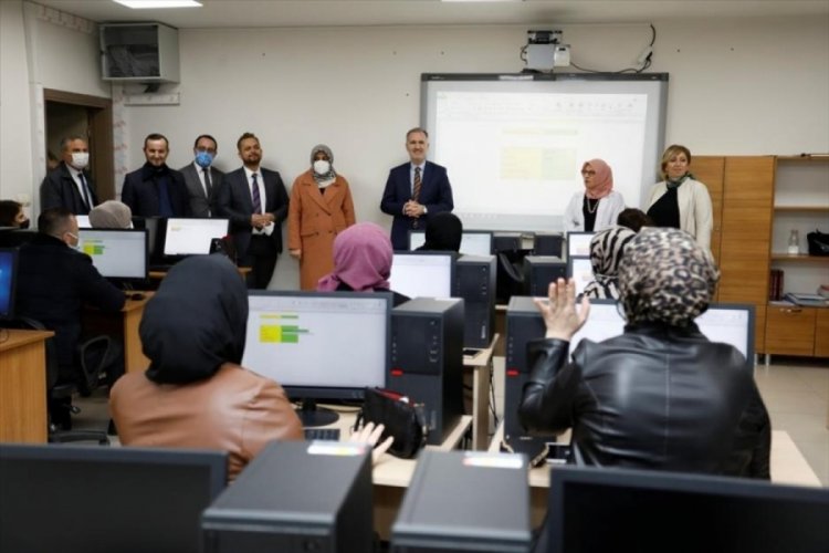Bursa'da Başkan Taban İnesmek kurslarını ziyaret etti