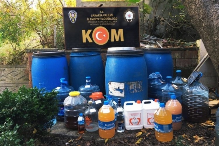 Sakarya'da 855 litre sahte i&ccedil;ki ele ge&ccedil;irildi