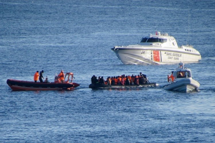 İzmir'de 63 d&uuml;zensiz g&ouml;&ccedil;men kurtarıldı