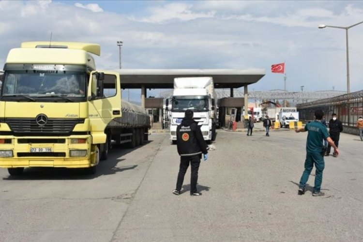 Habur Sınır Kapısı'nda g&uuml;nl&uuml;k tır giriş-&ccedil;ıkış sayısı 4 bini ge&ccedil;ti