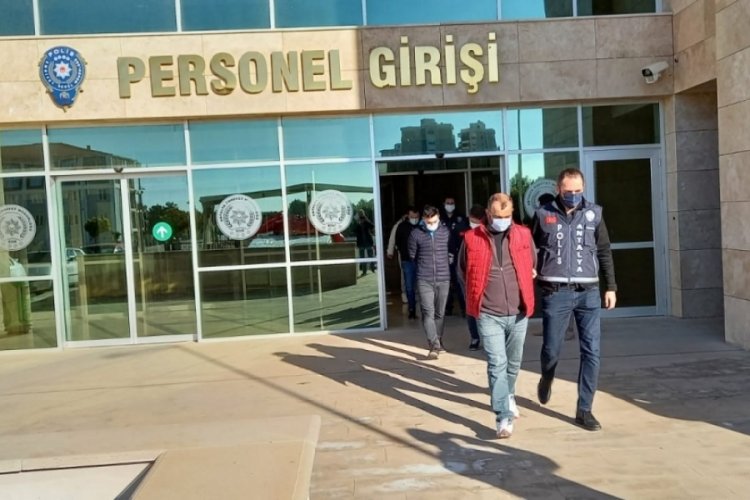 İnternet siteleri &uuml;zerinden 51 kişiyi 257 bin TL dolandırdılar