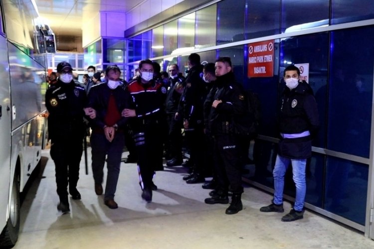 Eğlence mekanında &ccedil;ıkan kavgada 25 ş&uuml;pheliden 19'u tutuklandı